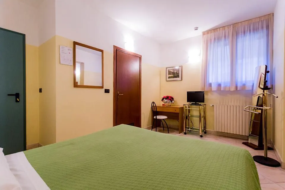 Hotel Fattori Bolonya