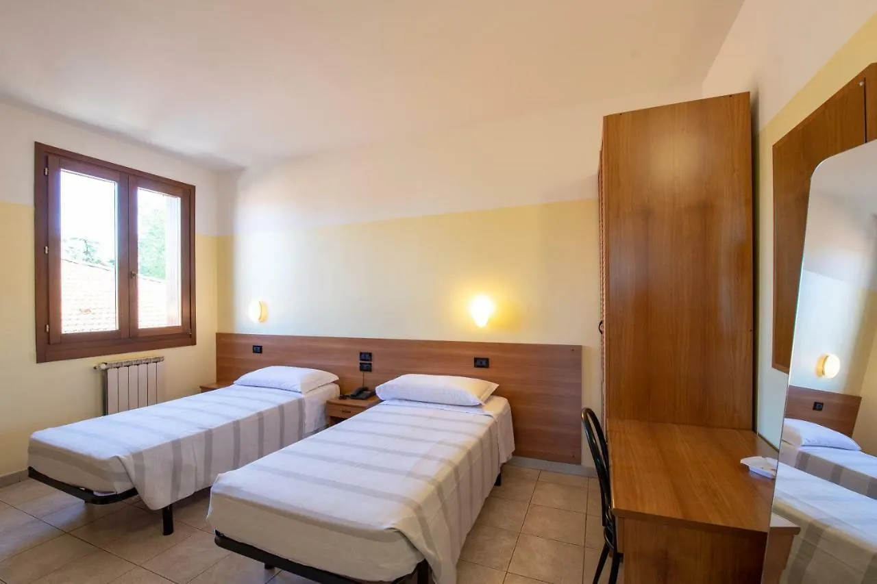 **  Hotel Fattori Bolonya İtalya